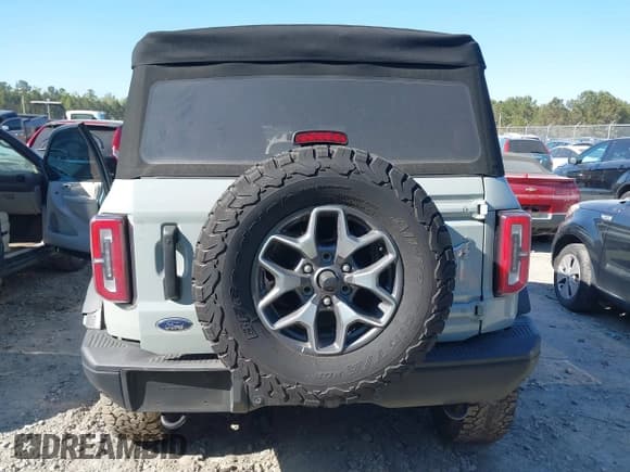 ✅ 2023 Ford Bronco • VIN: 1FMEE5DP7PLB81565 • Lot: 41891295. Wystawiony na IAAI z przebiegiem 27 890 mil. Bezpłatny archiwum sprzedaży aukcyjnych z USA i szczegółowy raport historii pojazdu na DreamBid. Zdjęcie 16.