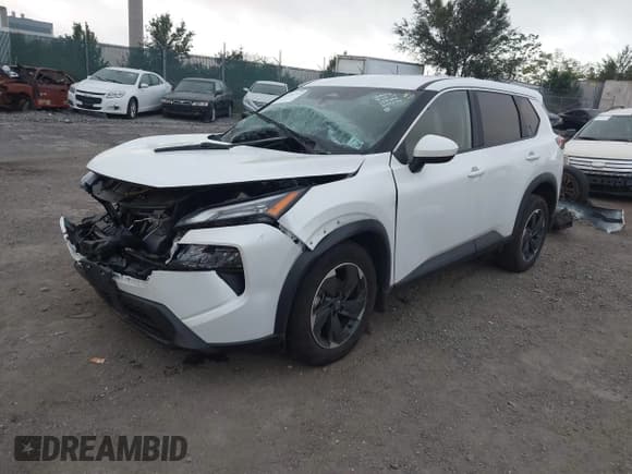✅ 2024 Nissan Rogue SV • VIN: 5N1BT3BB3RC739399 • Лот: 43391297. Опубликован ранее на IAAI с пробегом Не указан. Бесплатный доступ к архиву аукционных продаж из США и подробный отчёт об истории автомобиля на DreamBid. Изображение 2.