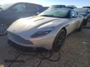 ✅ 2017 Aston Martin DB11 • VIN: SCFRMFAV6HGL00560 • Lot: 62420112. Wystawiony na Copart z przebiegiem Nie podano. Bezpłatny archiwum sprzedaży aukcyjnych z USA i szczegółowy raport historii pojazdu na DreamBid. Zdjęcie 2.