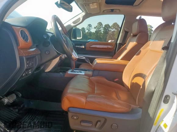 ✅ 2019 Toyota Tundra SR5 • VIN: 5TFAY5F13KX789376 • Лот: 71436275. Опубликован ранее на Copart с пробегом 221 379 миль. Бесплатный доступ к архиву аукционных продаж из США и подробный отчёт об истории автомобиля на DreamBid. Изображение 7.