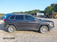 ✅ 2017 Jeep Cherokee Latitude • VIN: 1C4PJMCS4HW636607 • Lot: 43157747. Wystawiony na IAAI z przebiegiem 151 435 mil. Bezpłatny archiwum sprzedaży aukcyjnych z USA i szczegółowy raport historii pojazdu na DreamBid. Zdjęcie 13.
