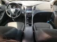 ✅ 2013 Hyundai Sonata SE • VIN: 5NPEC4AC2DH672096 • Lot: 68528414. Wystawiony na Copart z przebiegiem 199 519 mil. Bezpłatny archiwum sprzedaży aukcyjnych z USA i szczegółowy raport historii pojazdu na DreamBid. Zdjęcie 8.