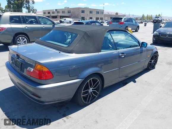2001 BMW 3 Series 330Ci with VIN WBABS53401JU81570, listed as a IAAI auction lot 42773272 with 185,948 mi miles and . Bid and sale history available at DreamBid. Image 4.