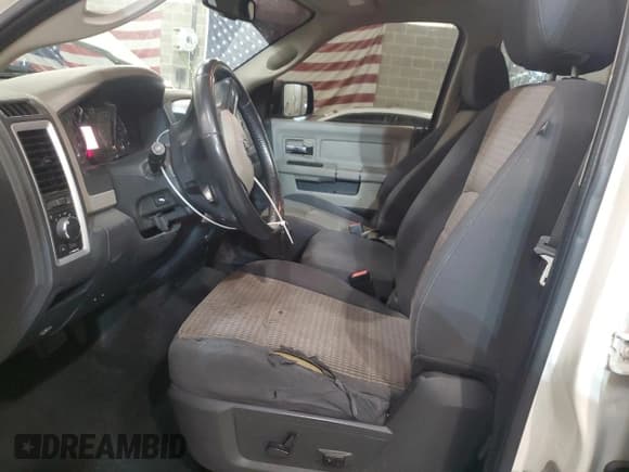 ✅ 2009 Dodge 1500 Laramie • VIN: 1D3HV13T99S704481 • Lot: 85502204. Wystawiony na Copart z przebiegiem 199 405 mil. Bezpłatny archiwum sprzedaży aukcyjnych z USA i szczegółowy raport historii pojazdu na DreamBid. Zdjęcie 7.