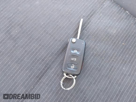 ✅ 2013 Volkswagen Tiguan S • VIN: WVGAV3AX2DW063067 • Lot: 41638749. Listed on IAAI with 150,115 mi. Free auction sales archive from the USA and detailed vehicle history report at DreamBid. Image 11.