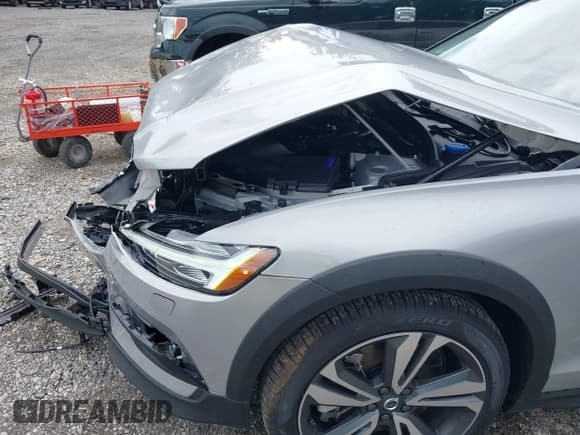 ✅ 2025 Volvo V60 Plus • VIN: YV4L12WK4S2149577 • Лот: 42540412. Опубликован ранее на IAAI с пробегом 967 миль. Бесплатный доступ к архиву аукционных продаж из США и подробный отчёт об истории автомобиля на DreamBid. Изображение 12.