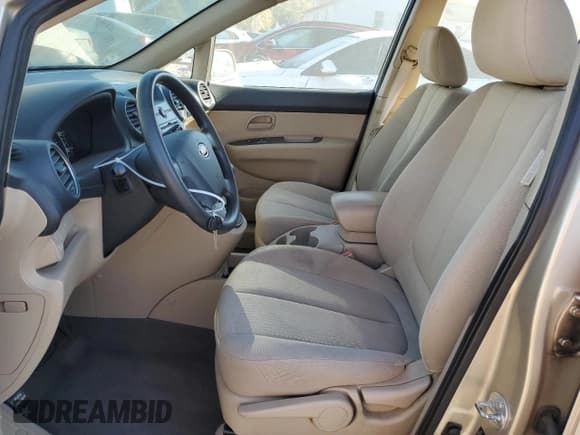 ✅ 2008 Kia Rondo LX • VIN: KNAFG526587163196 • Lot: 76804814. Wystawiony na Copart z przebiegiem 185 001 mil. Bezpłatny archiwum sprzedaży aukcyjnych z USA i szczegółowy raport historii pojazdu na DreamBid. Zdjęcie 7.