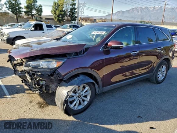 ✅ 2019 Kia Sorento LX • VIN: 5XYPG4A38KG505632 • Лот: 94196545. Опубликован ранее на Copart с пробегом 80 886 миль. Бесплатный доступ к архиву аукционных продаж из США и подробный отчёт об истории автомобиля на DreamBid. Изображение 1.