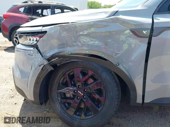 2022 Kia Sorento X-Line S z VIN 5XYRLDLC4NG147788, wystawiony jako IAAI lot #42503277 z przebiegiem 43 517 mil mil oraz . Historia ofert i sprzedaży dostępna na DreamBid. Obrazek 6.