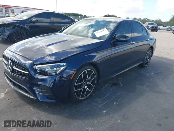 ✅ 2022 Mercedes-Benz E 350 • VIN: W1KZF8DB7NB090992 • Lot: 43478857. Listed on IAAI with 6,986 mi. Free auction sales archive from the USA and detailed vehicle history report at DreamBid. Image 2.
