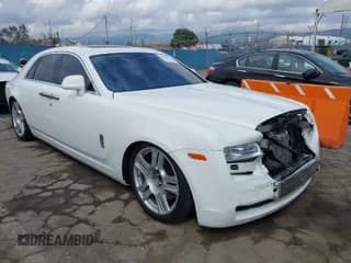 ✅ 2013 Rolls-Royce Ghost • VIN: SCA664S56DUX51795 • Lot: 41921013. Wystawiony na IAAI z przebiegiem 70 988 mil. Bezpłatny archiwum sprzedaży aukcyjnych z USA i szczegółowy raport historii pojazdu na DreamBid. Zdjęcie 1.