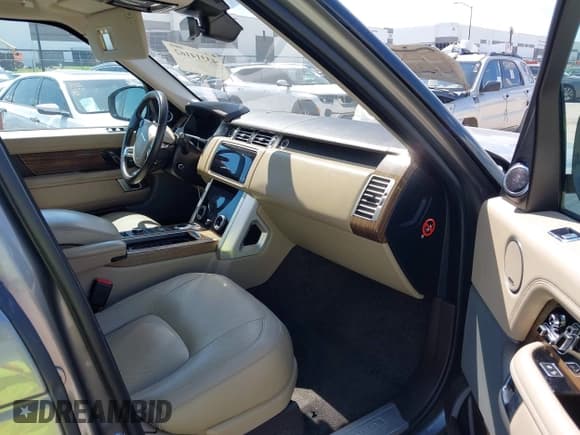 ✅ 2018 Land Rover Range Rover HSE • VIN: SALGS2SV9JA388010 • Lot: 43314162. Listed on IAAI with 85,391 mi. Free auction sales archive from the USA and detailed vehicle history report at DreamBid. Image 5.
