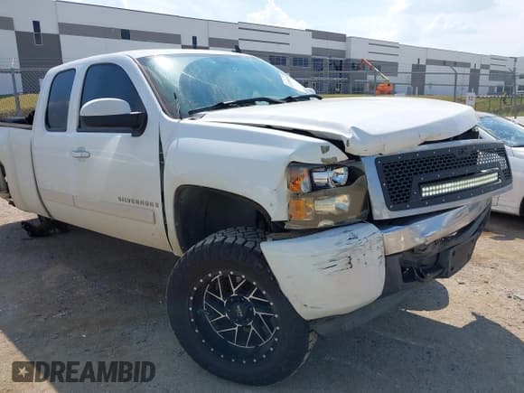 ✅ 2008 Chevrolet Silverado 1500 1LT • VIN: 1GCEC19J48Z227908 • Lot: 43246065. Listed on IAAI with 208,058 mi. Free auction sales archive from the USA and detailed vehicle history report at DreamBid. Image 6.