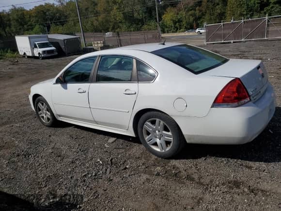 2013 Chevrolet Impala LT with VIN 2G1WG5E31D1113206, listed as a Copart auction lot 86708305 with 140,676 mi miles and Salvage title. Bid and sale history available at DreamBid. Image 2.