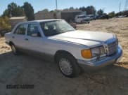 ✅ 1987 Mercedes-Benz 300 SDL • VIN: WDBCB25D7HA312660 • Lot: 91036315. Wystawiony na Copart z przebiegiem 58 515 mil. Bezpłatny archiwum sprzedaży aukcyjnych z USA i szczegółowy raport historii pojazdu na DreamBid. Zdjęcie 4.