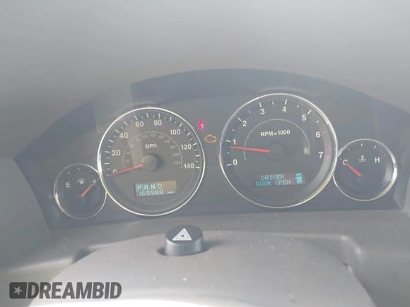 ✅ 2007 Jeep Commander Sport • VIN: 1J8HG48K57C632828 • Lot: 43207553. Wystawiony na IAAI z przebiegiem 169 988 mil. Bezpłatny archiwum sprzedaży aukcyjnych z USA i szczegółowy raport historii pojazdu na DreamBid. Zdjęcie 7.