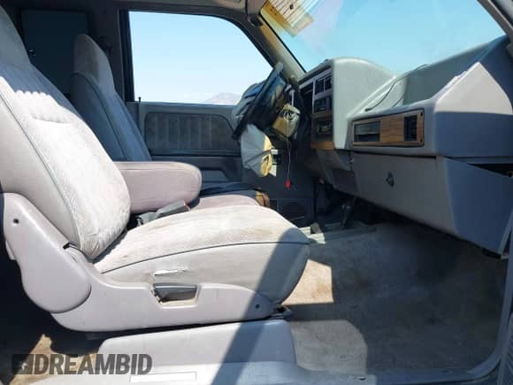 1996 Dodge Dakota z VIN 1B7GG23Y4TS593605, wystawiony jako IAAI lot #42447972 z przebiegiem 185 308 mil mil oraz . Historia ofert i sprzedaży dostępna na DreamBid. Obrazek 5.