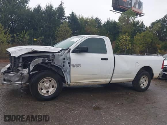 2016 Ram 1500 Tradesman z VIN 3C6JR6DT8GG257406, wystawiony jako IAAI lot #43430639 z przebiegiem 88 663 mil mil oraz . Historia ofert i sprzedaży dostępna na DreamBid. Obrazek 15.