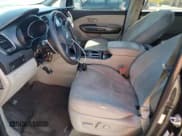 ✅ 2020 Kia Sedona EX • VIN: KNDMB5C15L6616906 • Лот: 72035315. Опубликован ранее на Copart с пробегом 137 079 миль. Бесплатный доступ к архиву аукционных продаж из США и подробный отчёт об истории автомобиля на DreamBid. Изображение 7.