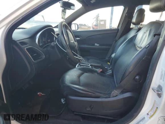 ✅ 2011 Chrysler 200 S • VIN: 1C3BC8FG2BN574841 • Lot: 80540855. Wystawiony na Copart z przebiegiem 190 007 mil. Bezpłatny archiwum sprzedaży aukcyjnych z USA i szczegółowy raport historii pojazdu na DreamBid. Zdjęcie 7.