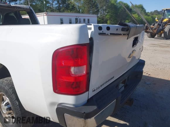 ✅ 2009 Chevrolet Silverado 2500HD LT • VIN: 1GCHK59K49E118311 • Lot: 42064487. Listed on IAAI with 255,000 mi. Free auction sales archive from the USA and detailed vehicle history report at DreamBid. Image 6.