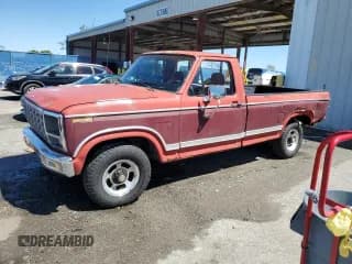 ✅ 1985 Ford F-150 • VIN: 1FTCF15F8FNA11855 • Lot: 49319875. Wystawiony na Copart z przebiegiem 557 209 mil. Bezpłatny archiwum sprzedaży aukcyjnych z USA i szczegółowy raport historii pojazdu na DreamBid. Zdjęcie 1.