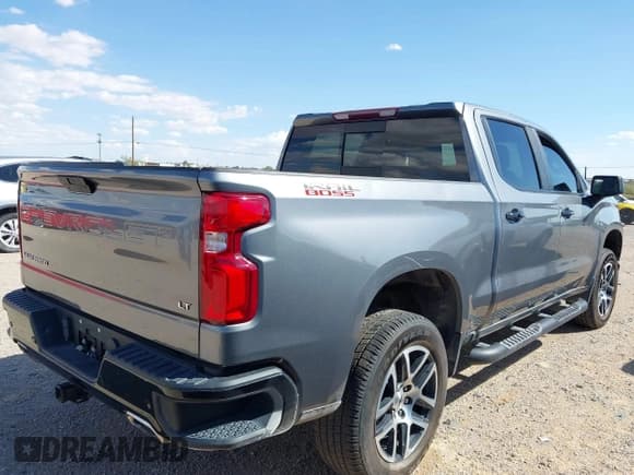 ✅ 2020 Chevrolet Silverado 1500 LT Trail Boss • VIN: 1GCPYFED3LZ333296 • Lot: 42853714. Wystawiony na IAAI z przebiegiem 55 722 mil. Bezpłatny archiwum sprzedaży aukcyjnych z USA i szczegółowy raport historii pojazdu na DreamBid. Zdjęcie 4.