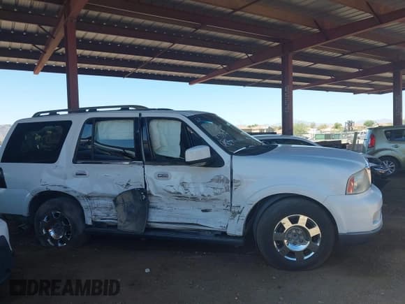✅ 2006 Lincoln Navigator Luxury • VIN: 5LMFU27556LJ16614 • Lot: 42565473. Wystawiony na IAAI z przebiegiem 222 112 mil. Bezpłatny archiwum sprzedaży aukcyjnych z USA i szczegółowy raport historii pojazdu na DreamBid. Zdjęcie 13.