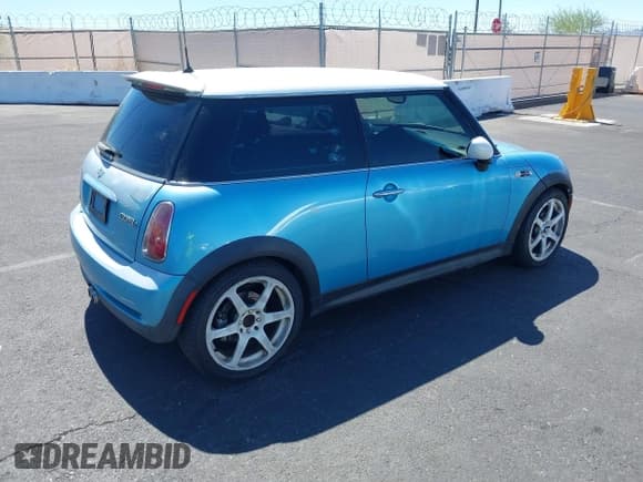 ✅ 2003 MINI Hardtop S • VIN: WMWRE33413TD73088 • Лот: 42521733. Опубликован ранее на IAAI с пробегом 221 915 миль. Бесплатный доступ к архиву аукционных продаж из США и подробный отчёт об истории автомобиля на DreamBid. Изображение 4.