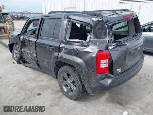 ✅ 2015 Jeep Patriot Latitude • VIN: 1C4NJPFA9FD413645 • Lot: 41633572. Wystawiony na IAAI z przebiegiem 118 766 mil. Bezpłatny archiwum sprzedaży aukcyjnych z USA i szczegółowy raport historii pojazdu na DreamBid. Zdjęcie 3.