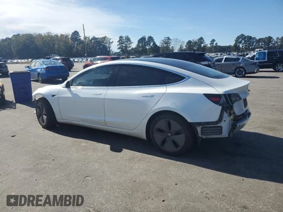 ✅ 2020 Tesla Model 3 Standard Range Plus • VIN: 5YJ3E1EA4LF785215 • Lot: 87452125. Wystawiony na Copart z przebiegiem Nie podano. Bezpłatny archiwum sprzedaży aukcyjnych z USA i szczegółowy raport historii pojazdu na DreamBid. Zdjęcie 2.