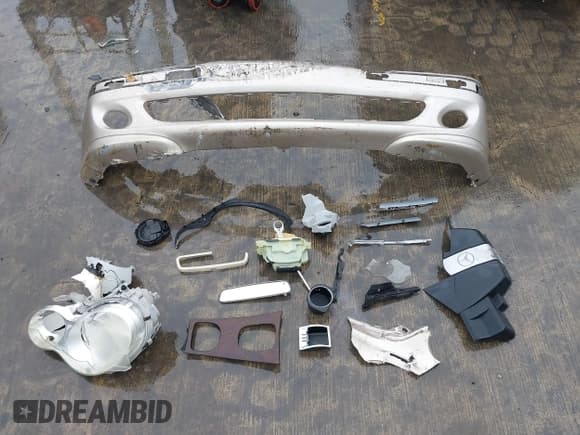 ✅ 2005 Mercedes-Benz C 320 • VIN: WDBRF64J65F576240 • Lot: 41446413. Wystawiony na IAAI z przebiegiem 68 000 mil. Bezpłatny archiwum sprzedaży aukcyjnych z USA i szczegółowy raport historii pojazdu na DreamBid. Zdjęcie 12.