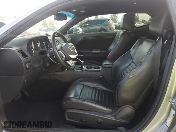 ✅ 2014 Dodge Challenger Shaker • VIN: 2C3CDYBT9EH302854 • Lot: 44648445. Wystawiony na Copart z przebiegiem 157 007 mil. Bezpłatny archiwum sprzedaży aukcyjnych z USA i szczegółowy raport historii pojazdu na DreamBid. Zdjęcie 7.