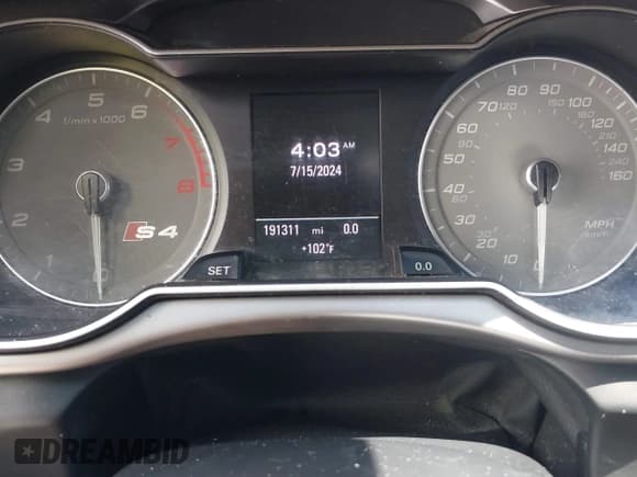 ✅ 2013 Audi S4 Premium Plus • VIN: WAUBGAFL9DA113714 • Lot: 40120720. Wystawiony na IAAI z przebiegiem 191 311 mil. Bezpłatny archiwum sprzedaży aukcyjnych z USA i szczegółowy raport historii pojazdu na DreamBid. Zdjęcie 7.