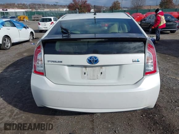 ✅ 2015 Toyota Prius Two • VIN: JTDKN3DU7F1889181 • Lot: 43662541. Listed on IAAI with 129,340 mi. Free auction sales archive from the USA and detailed vehicle history report at DreamBid. Image 16.