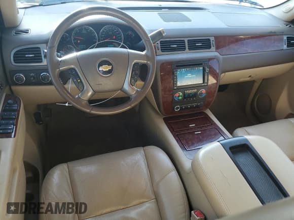 ✅ 2011 Chevrolet Suburban LTZ • VIN: 1GNSKKE32BR197079 • Lot: 52272434. Wystawiony na Copart z przebiegiem 282 657 mil. Bezpłatny archiwum sprzedaży aukcyjnych z USA i szczegółowy raport historii pojazdu na DreamBid. Zdjęcie 8.