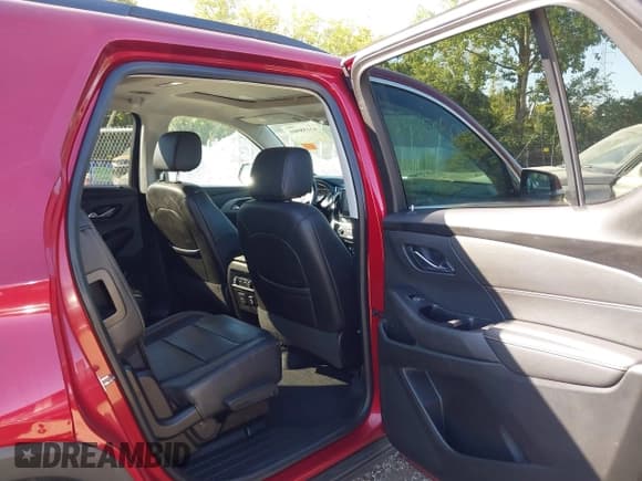 ✅ 2020 Chevrolet Traverse LT • VIN: 1GNEVHKW9LJ262631 • Lot: 43158904. Wystawiony na IAAI z przebiegiem 78 842 mil. Bezpłatny archiwum sprzedaży aukcyjnych z USA i szczegółowy raport historii pojazdu na DreamBid. Zdjęcie 8.