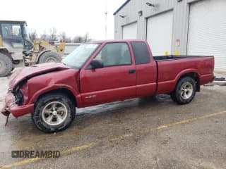 ✅ 1999 Chevrolet S-10 LS • VIN: 1GCCS19X8XK194305 • Лот: 44402555. Опубликован ранее на Copart с пробегом 225 946 миль. Бесплатный доступ к архиву аукционных продаж из США и подробный отчёт об истории автомобиля на DreamBid. Изображение 1.