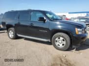 ✅ 2013 Chevrolet Suburban LT • VIN: 1GNSKJE73DR317536 • Lot: 66128084. Wystawiony na Copart z przebiegiem 230 539 mil. Bezpłatny archiwum sprzedaży aukcyjnych z USA i szczegółowy raport historii pojazdu na DreamBid. Zdjęcie 4.
