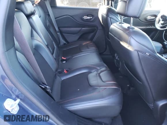 ✅ 2019 Jeep Cherokee Trailhawk • VIN: 1C4PJMBX5KD484305 • Lot: 92538185. Wystawiony na Copart z przebiegiem 75 929 mil. Bezpłatny archiwum sprzedaży aukcyjnych z USA i szczegółowy raport historii pojazdu na DreamBid. Zdjęcie 11.