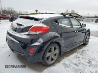 ✅ 2015 Hyundai Veloster Turbo • VIN: KMHTC6AE8FU237592 • Lot: 87051574. Wystawiony na Copart z przebiegiem 123 090 mil. Bezpłatny archiwum sprzedaży aukcyjnych z USA i szczegółowy raport historii pojazdu na DreamBid. Zdjęcie 3.