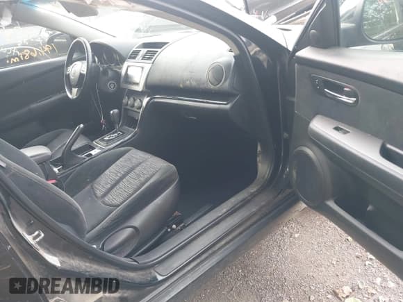 ✅ 2010 Mazda 6 i Touring • VIN: 1YVHZ8CH3A5M19421 • Lot: 42894294. Listed on IAAI with 194,681 mi. Free auction sales archive from the USA and detailed vehicle history report at DreamBid. Image 5.