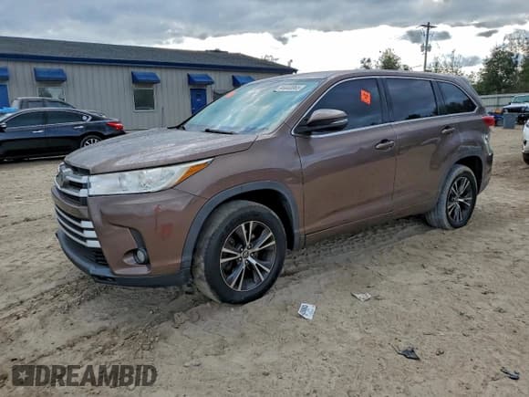 ✅ 2017 Toyota Highlander LE • VIN: 5TDZZRFH0HS194293 • Лот: 94440065. Опубликован ранее на Copart с пробегом 187 763 миль. Бесплатный доступ к архиву аукционных продаж из США и подробный отчёт об истории автомобиля на DreamBid. Изображение 1.