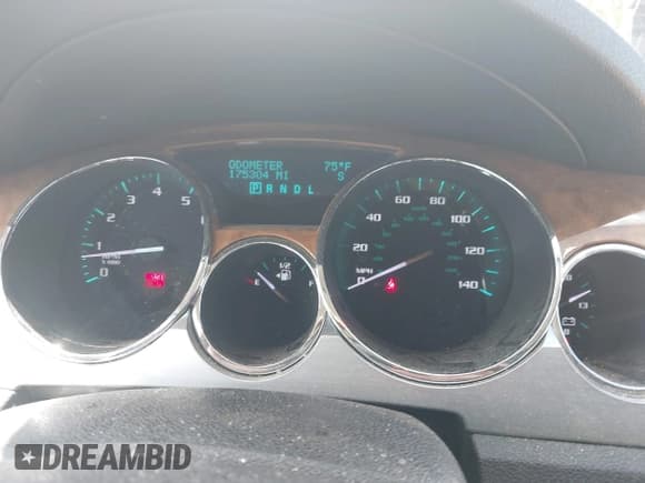 ✅ 2012 Buick Enclave Leather • VIN: 5GAKRCED7CJ204533 • Lot: 42203756. Wystawiony na IAAI z przebiegiem 175 304 mil. Bezpłatny archiwum sprzedaży aukcyjnych z USA i szczegółowy raport historii pojazdu na DreamBid. Zdjęcie 7.