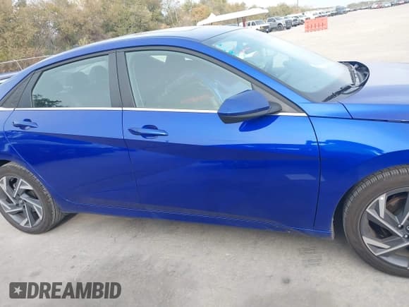 ✅ 2025 Hyundai Elantra SEL Convenience • VIN: KMHLS4DG1SU880512 • Lot: 43749246. Listed on IAAI with 33,924 mi. Free auction sales archive from the USA and detailed vehicle history report at DreamBid. Image 13.