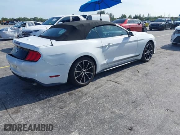 ✅ 2021 Ford Mustang EcoBoost • VIN: 1FATP8UH4M5114475 • Lot: 43072657. Wystawiony na IAAI z przebiegiem 91 377 mil. Bezpłatny archiwum sprzedaży aukcyjnych z USA i szczegółowy raport historii pojazdu na DreamBid. Zdjęcie 4.