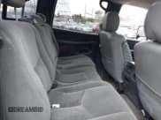 ✅ 2004 Chevrolet Silverado 2500HD LS • VIN: 1GCHK23224F227229 • Lot: 43679148. Wystawiony na IAAI z przebiegiem 171 831 mil. Bezpłatny archiwum sprzedaży aukcyjnych z USA i szczegółowy raport historii pojazdu na DreamBid. Zdjęcie 8.