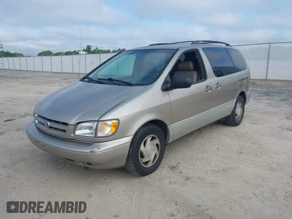 ✅ 2000 Toyota Sienna LE • VIN: 4T3ZF13CXYU245588 • Лот: 43046083. Опубликован ранее на IAAI с пробегом 299 036 миль. Бесплатный доступ к архиву аукционных продаж из США и подробный отчёт об истории автомобиля на DreamBid. Изображение 2.