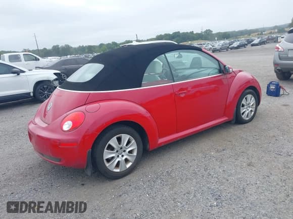 ✅ 2010 Volkswagen Beetle • VIN: 3VWRG3AL9AM002676 • Lot: 43193090. Listed on IAAI with 81,580 mi. Free auction sales archive from the USA and detailed vehicle history report at DreamBid. Image 4.