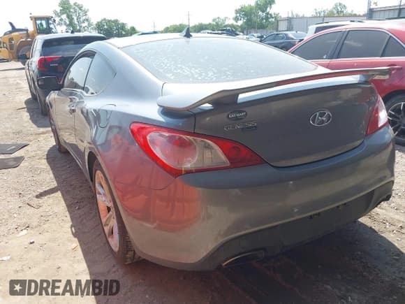 ✅ 2010 Hyundai Genesis Coupe Track • VIN: KMHHU6KHXAU004110 • Lot: 42754734. Wystawiony na IAAI z przebiegiem 176 668 mil. Bezpłatny archiwum sprzedaży aukcyjnych z USA i szczegółowy raport historii pojazdu na DreamBid. Zdjęcie 3.